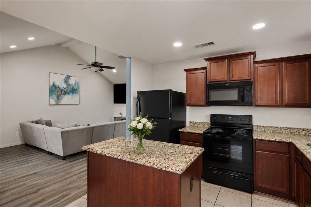 1619 White Mountain Way Property Photo 8