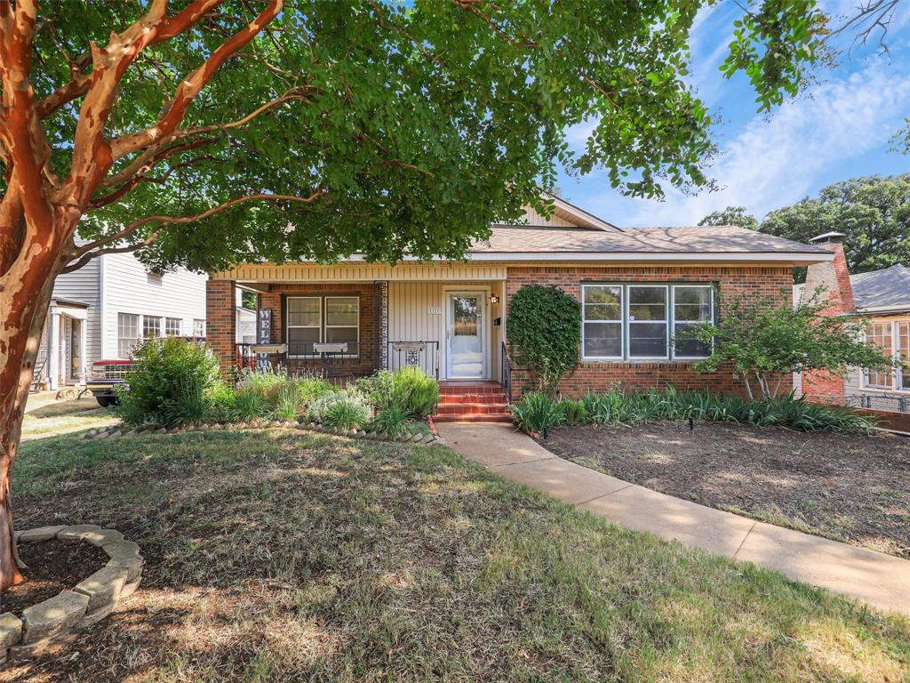 1119 W Walker Street Property Photo 1