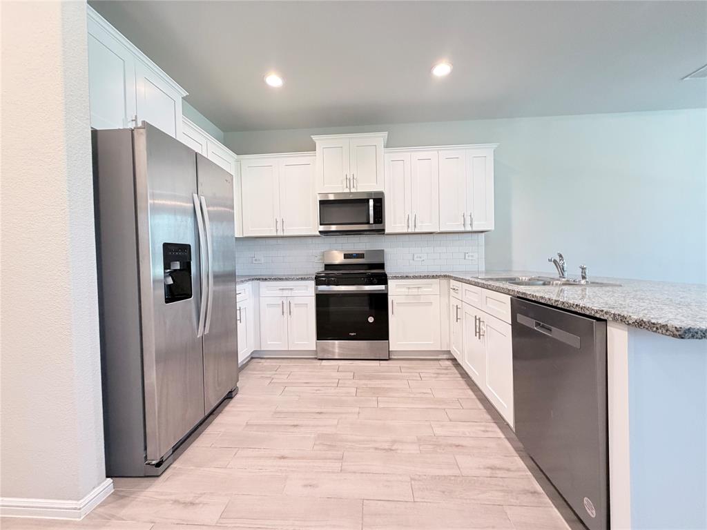 4808 Sparkling Pathway Property Photo 7