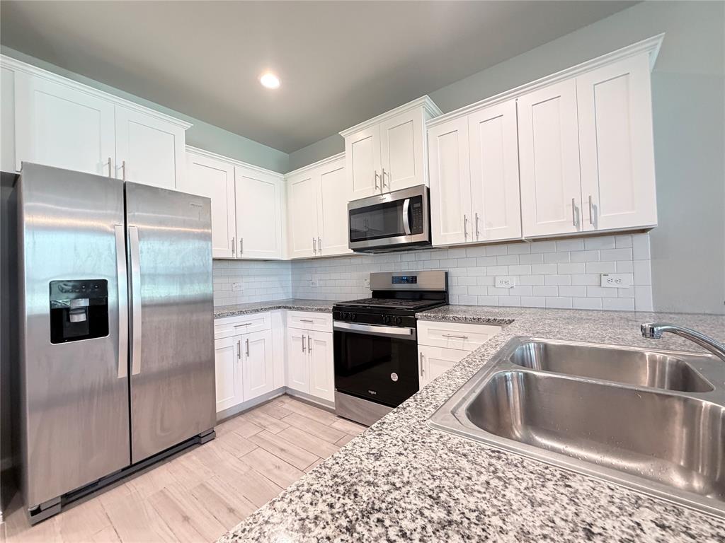4808 Sparkling Pathway Property Photo 8