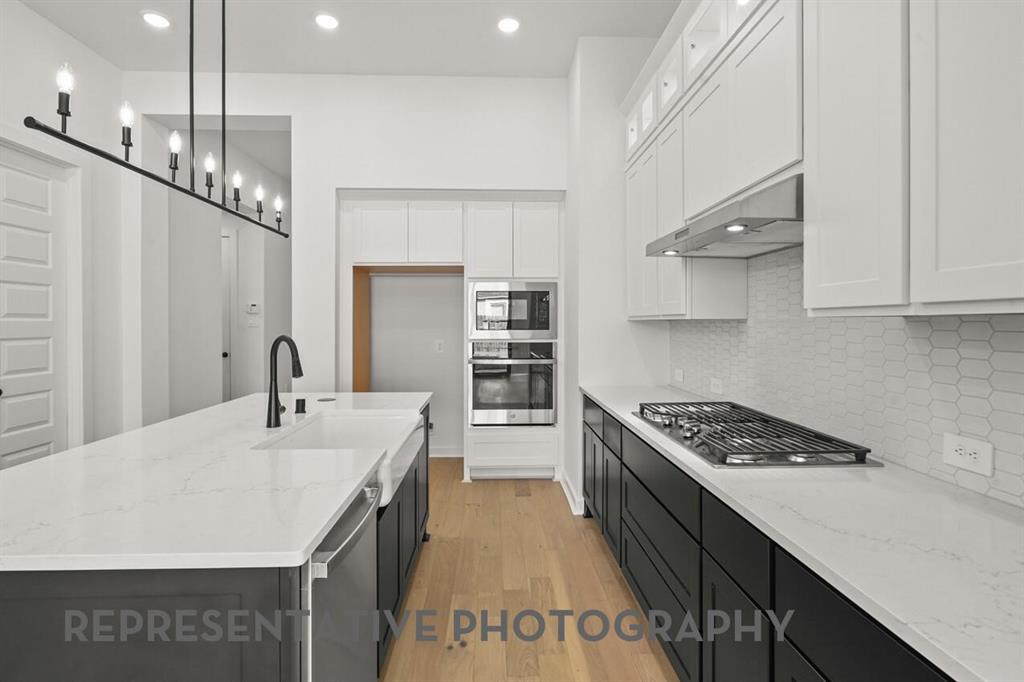 1613 Thicket Hill Drive Property Photo 3