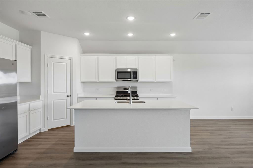 2517 Canadian Way Property Photo 3