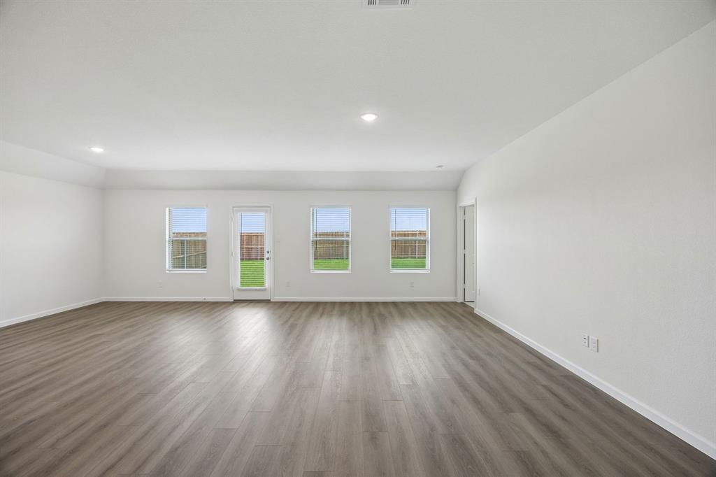 2517 Canadian Way Property Photo 7