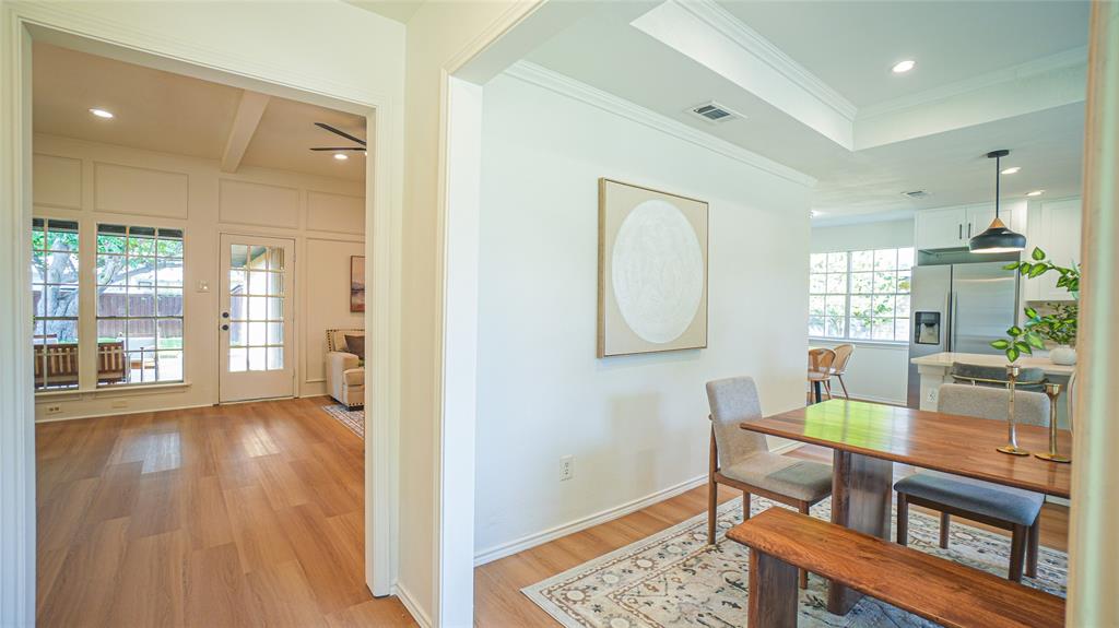 1917 Middle Glen Drive Property Photo 4