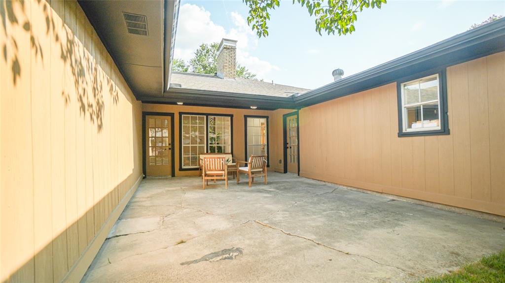 1917 Middle Glen Drive Property Photo 32