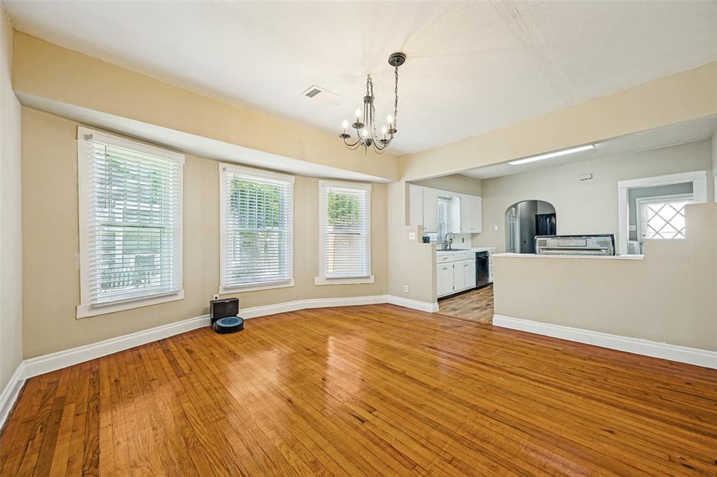 501 W Texas Street Property Photo 2