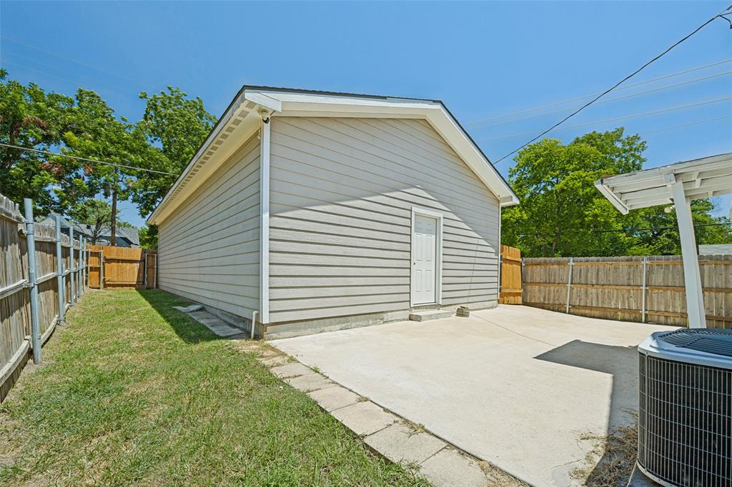 501 W Texas Street Property Photo 3