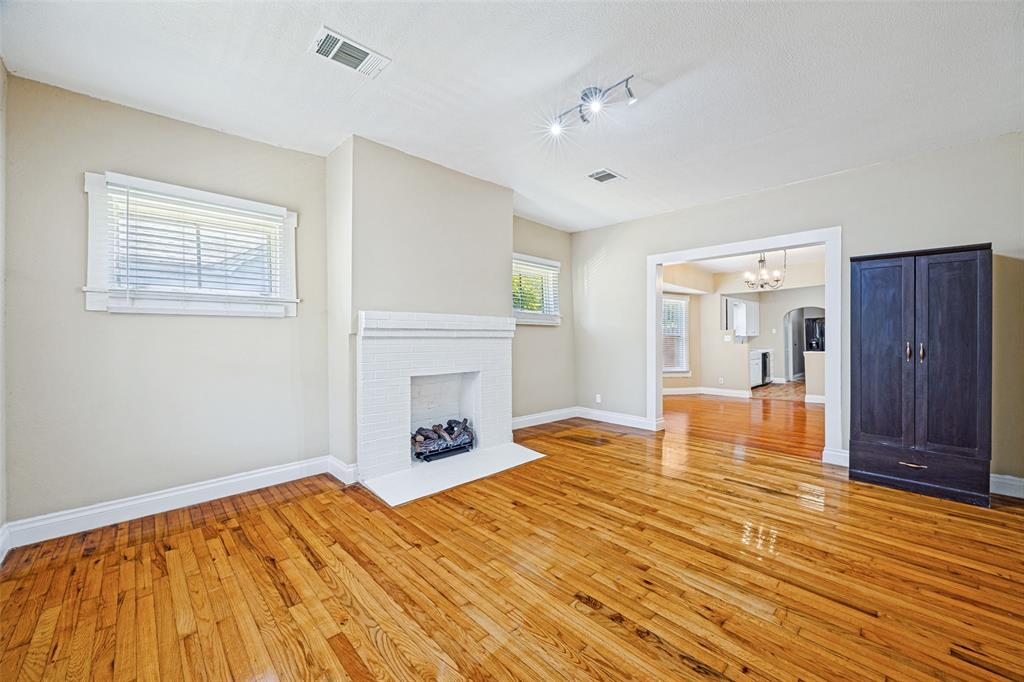 501 W Texas Street Property Photo 6