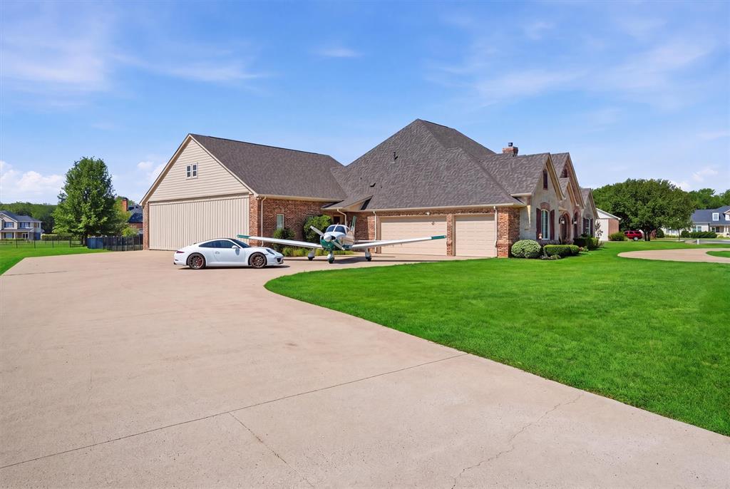 108 Concorde Circle Property Photo 4