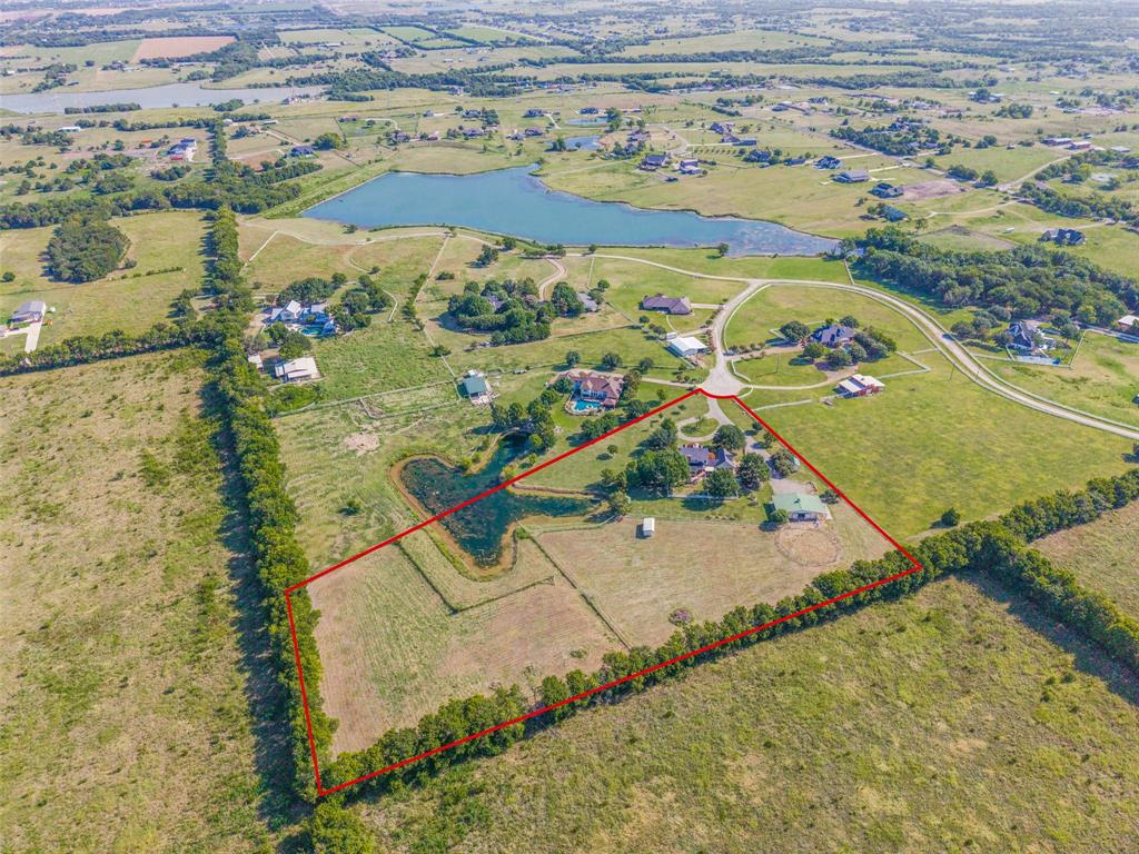 2412 Coyote Run Road Property Photo 1