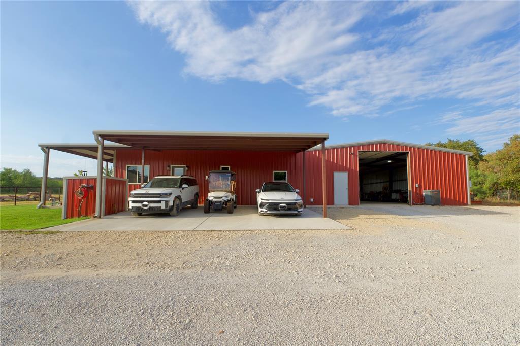 473 May Road Property Photo 2