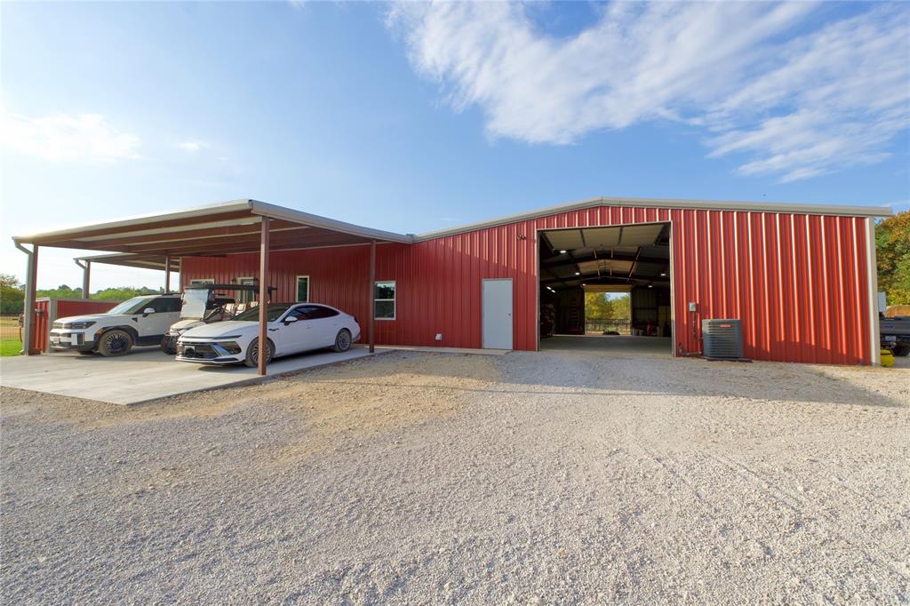 473 May Road Property Photo 3
