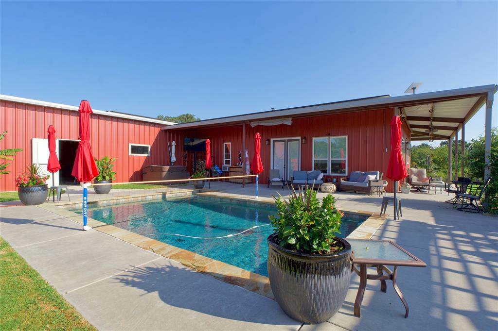 473 May Road Property Photo 6