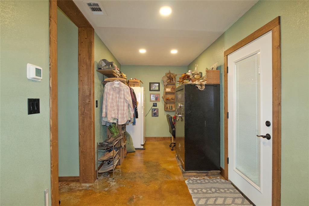 473 May Road Property Photo 8
