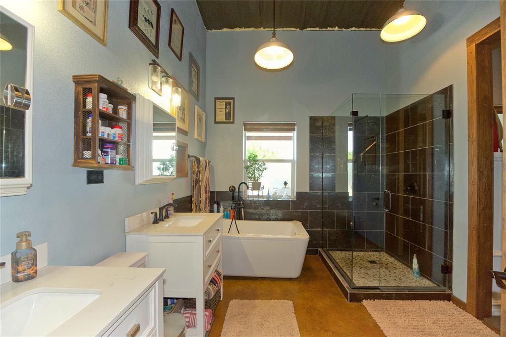 473 May Road Property Photo 11