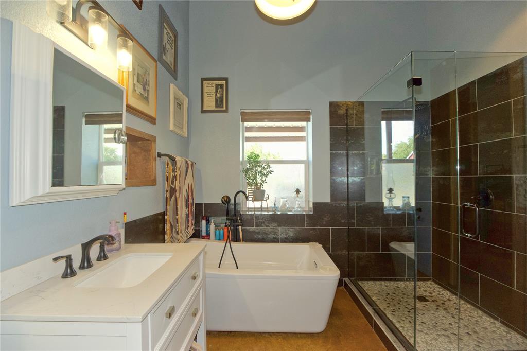 473 May Road Property Photo 12