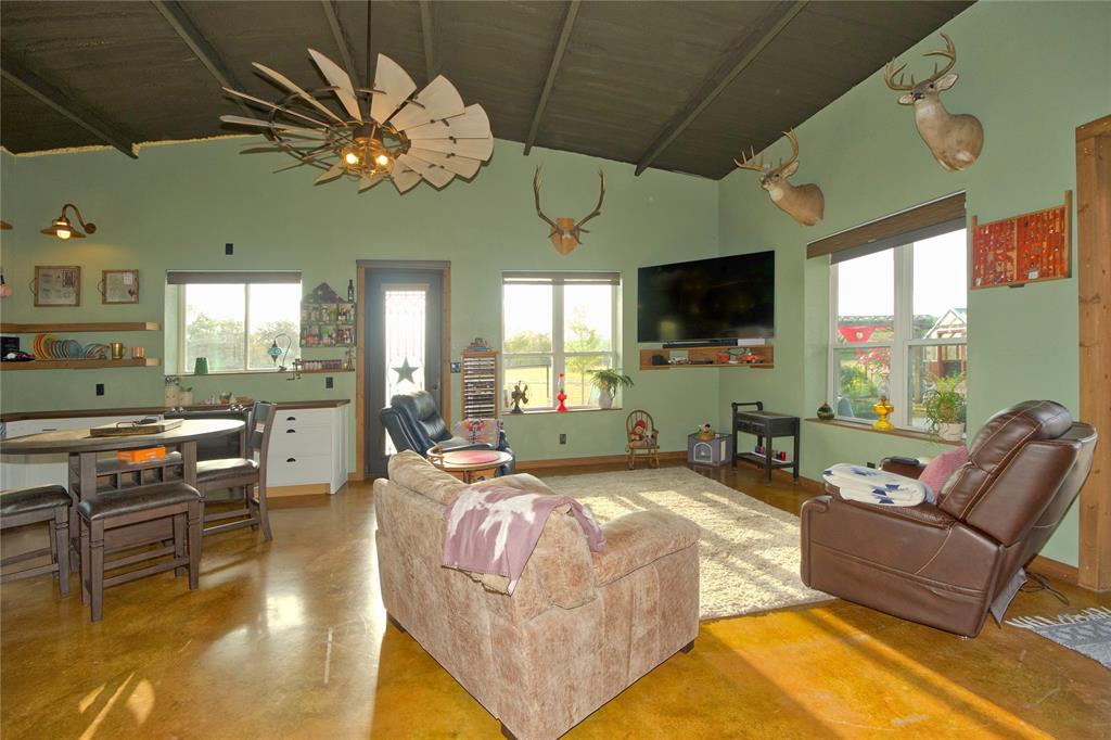 473 May Road Property Photo 16