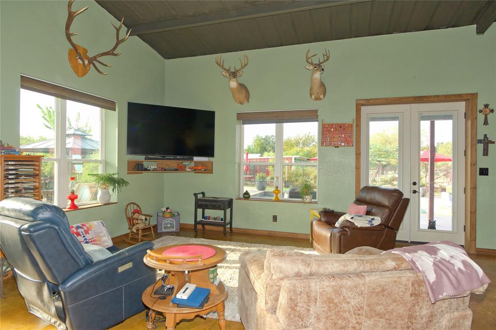 473 May Road Property Photo 19