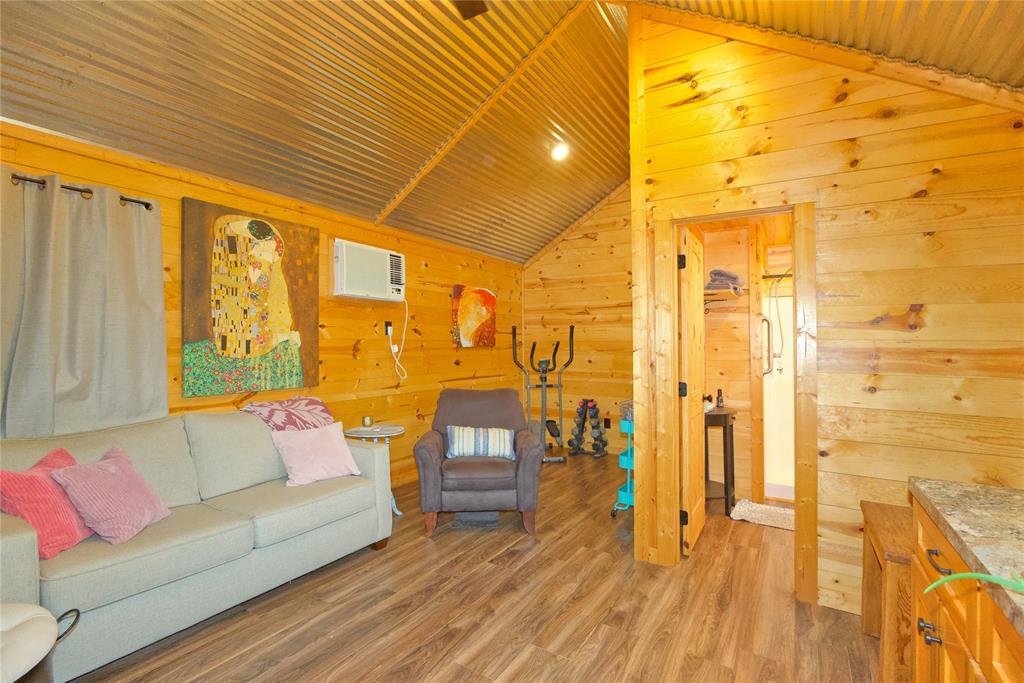 473 May Road Property Photo 26