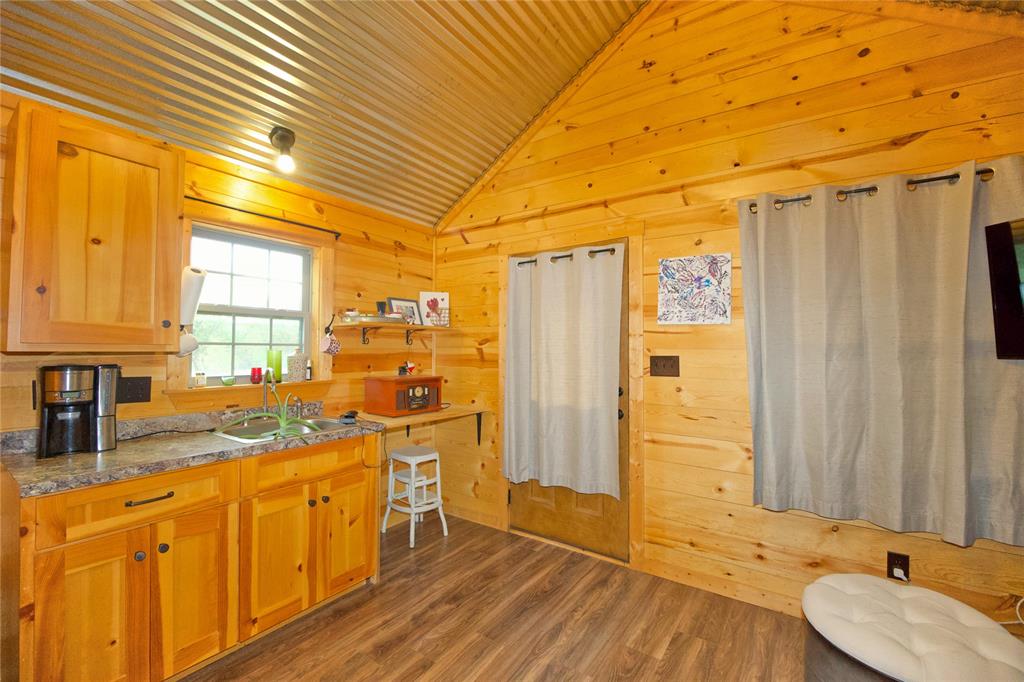 473 May Road Property Photo 27