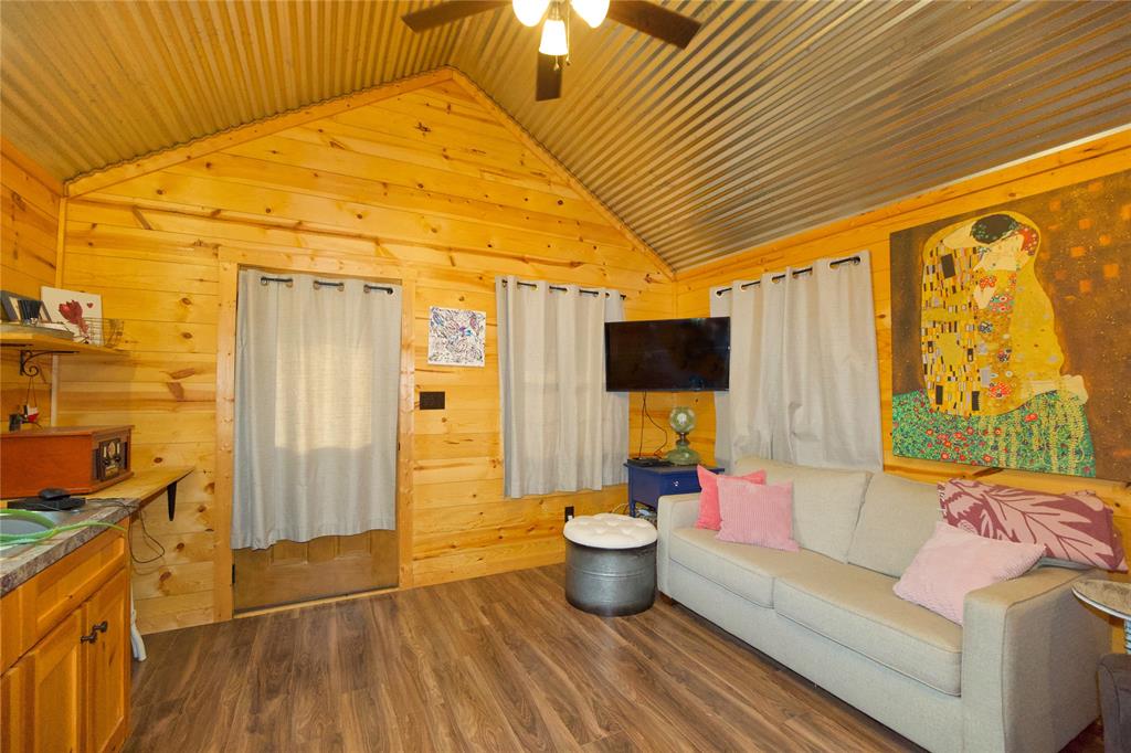473 May Road Property Photo 29