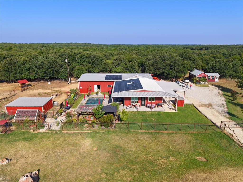 473 May Road Property Photo 33