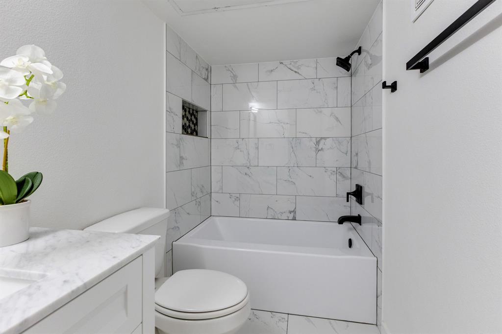 15221 Berry Trail 304 Property Photo 15