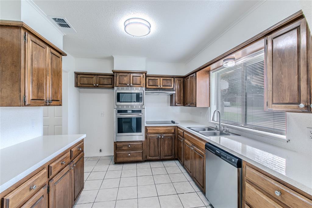 1311 Glenhaven Drive Property Photo 4