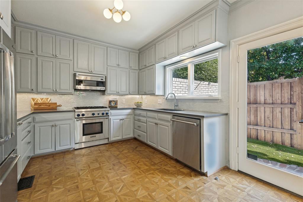 4303 University Boulevard Property Photo 4