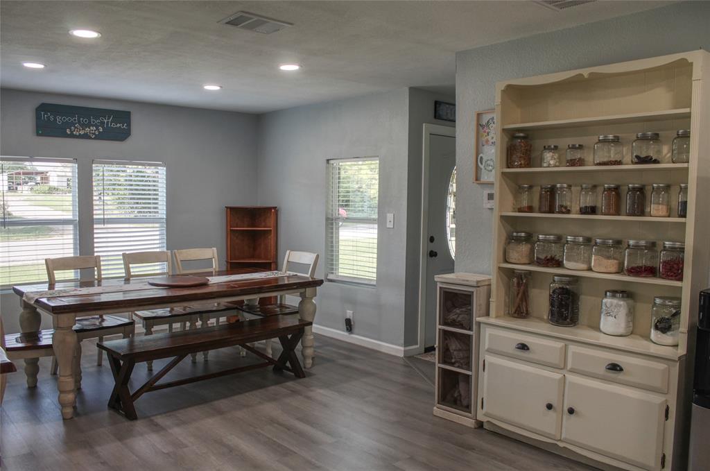 941 Central Street Property Photo 2