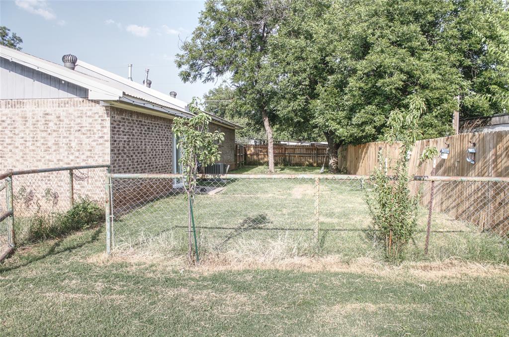941 Central Street Property Photo 23
