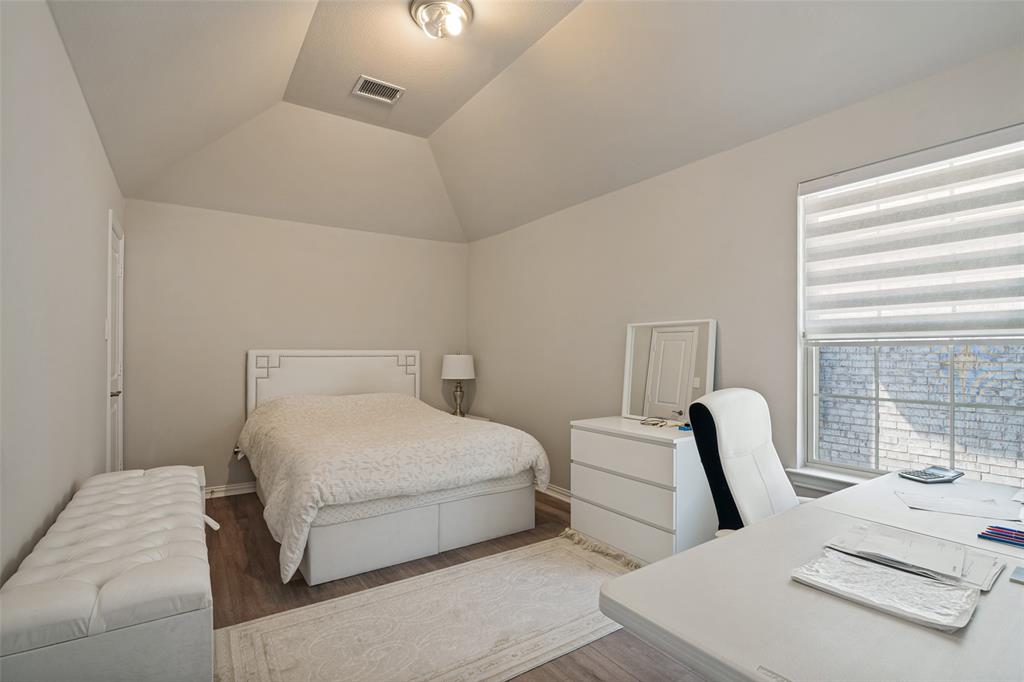 211 Sterling Heights Property Photo 15