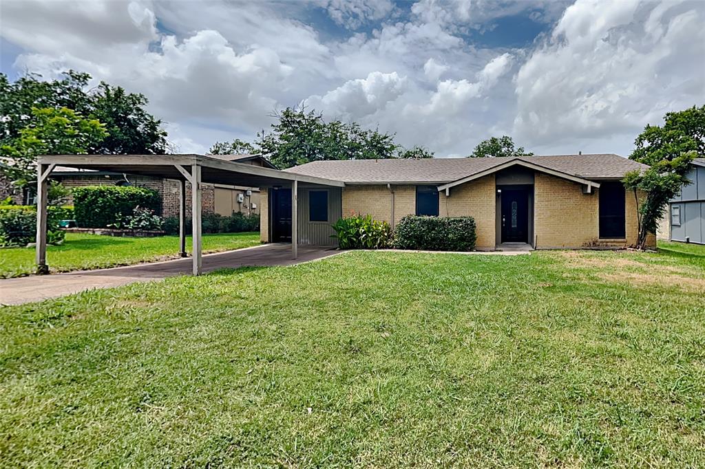 1913 Briarwood Drive Property Photo 1