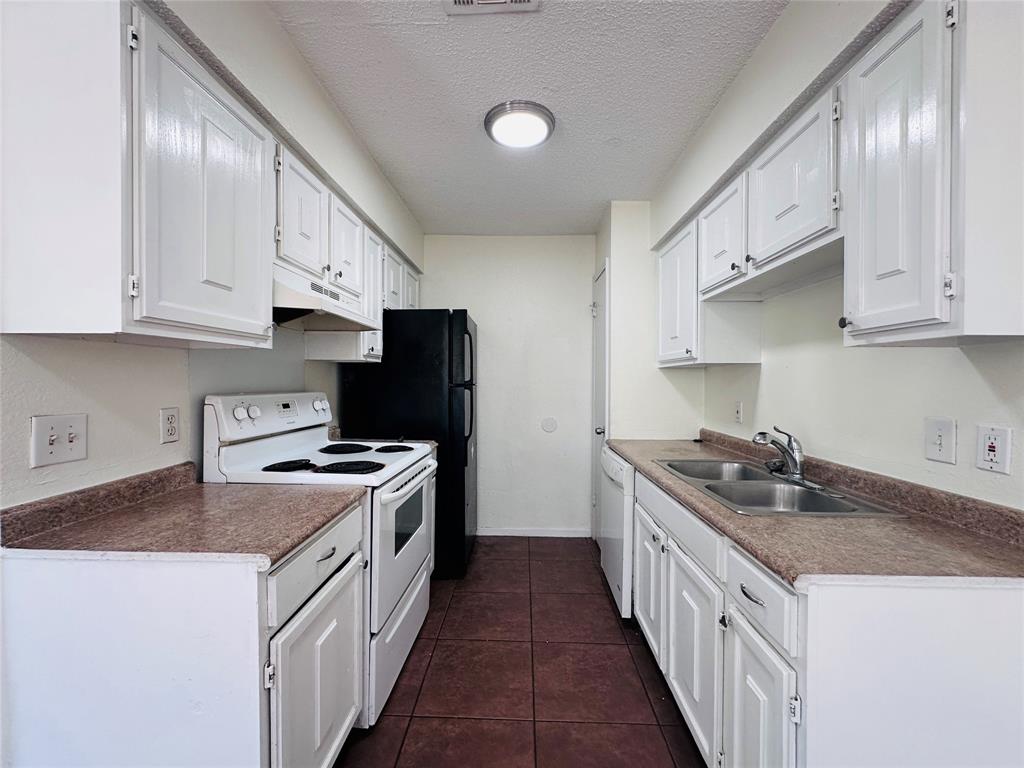 8109 Foxfire Lane Property Photo 6