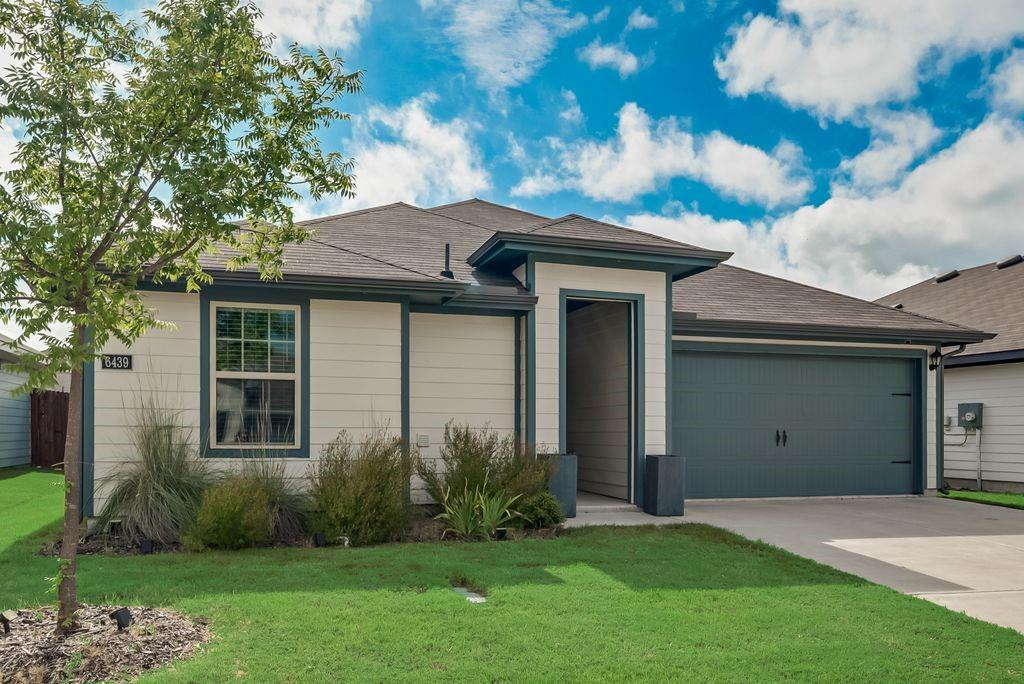 6439 Sand Dune Way Property Photo 2