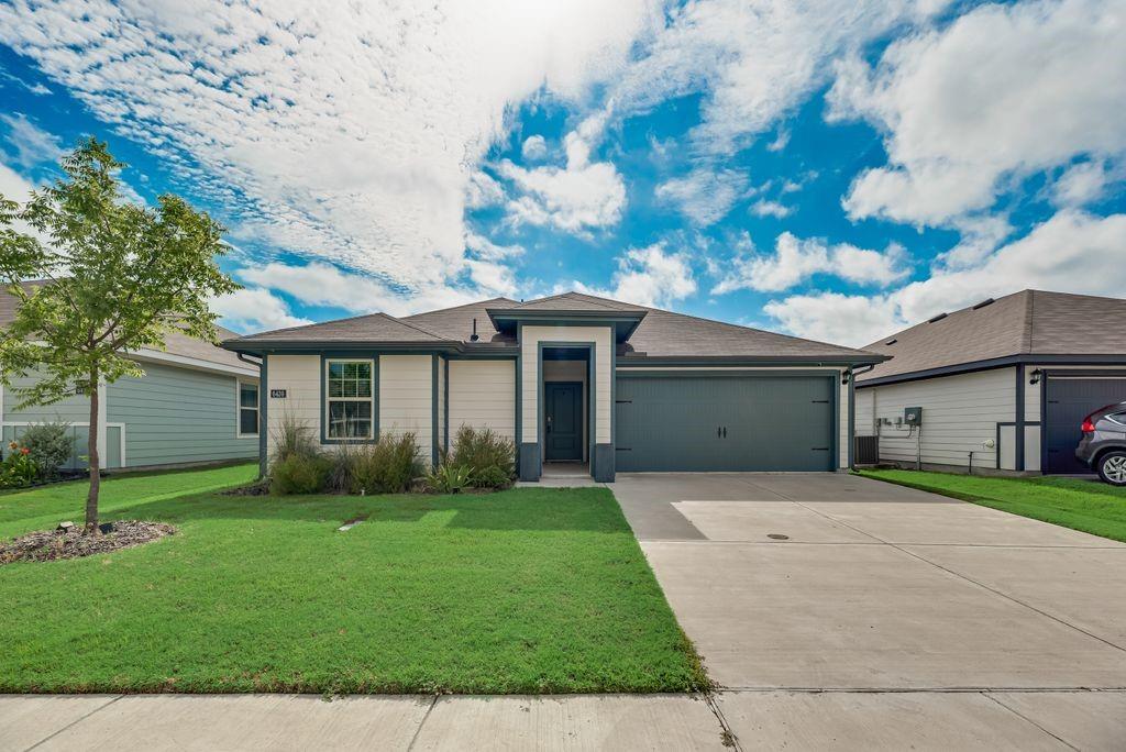 6439 Sand Dune Way Property Photo 3