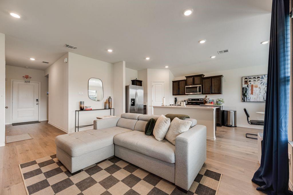 6439 Sand Dune Way Property Photo 6
