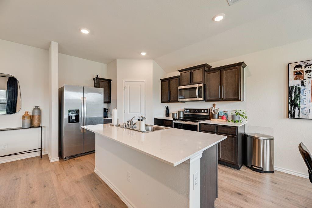 6439 Sand Dune Way Property Photo 7