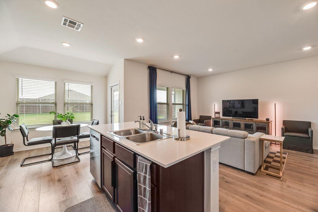 6439 Sand Dune Way Property Photo 8