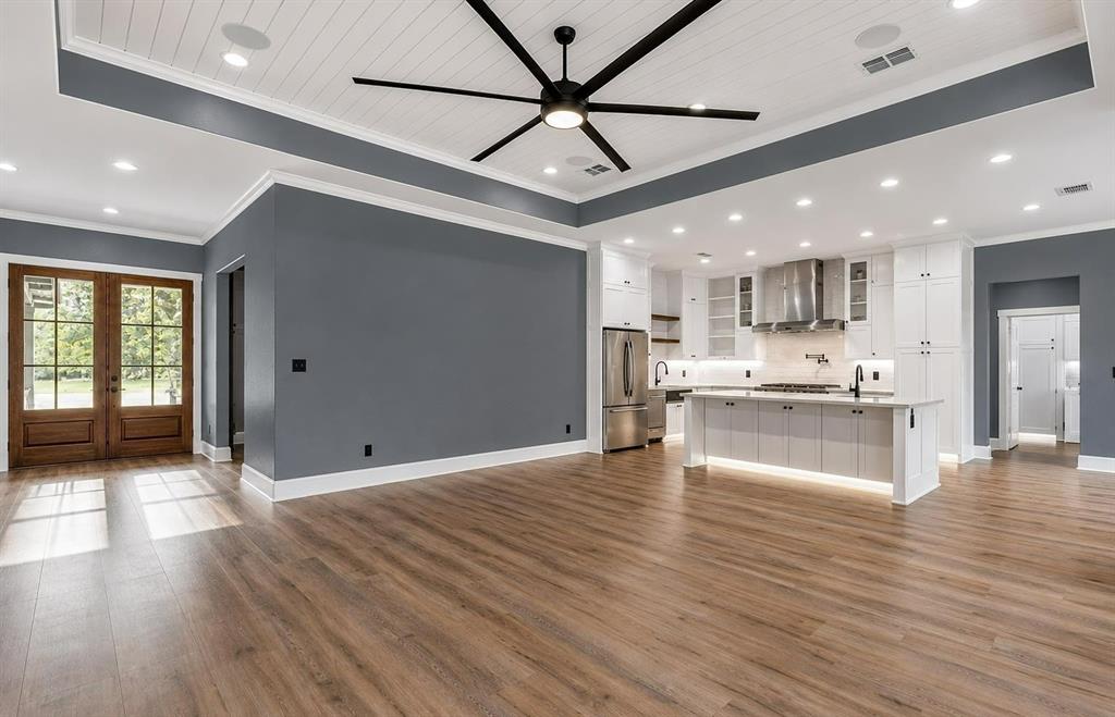 12248 Madison Crossing Property Photo 4