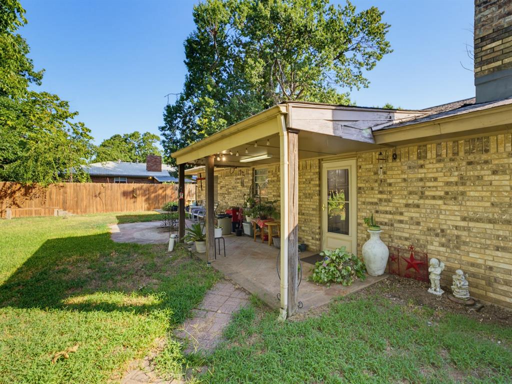 702 Preston Street Property Photo 33