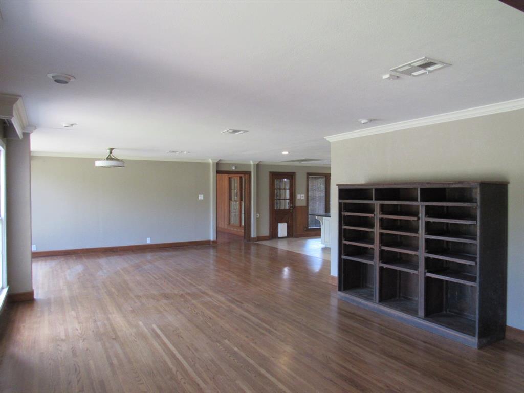 3300 Oakridge Lane Property Photo 2