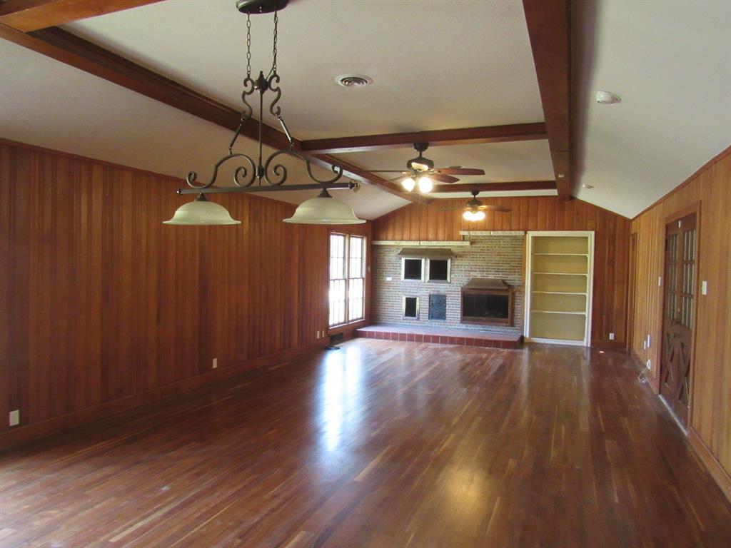 3300 Oakridge Lane Property Photo 4