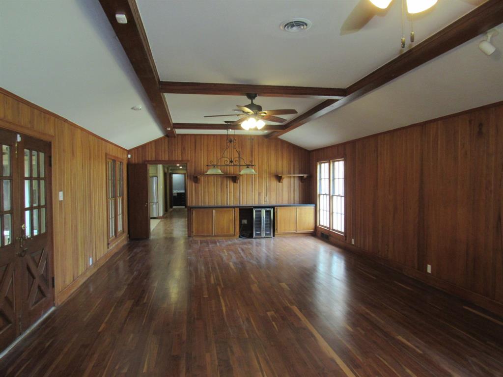 3300 Oakridge Lane Property Photo 5