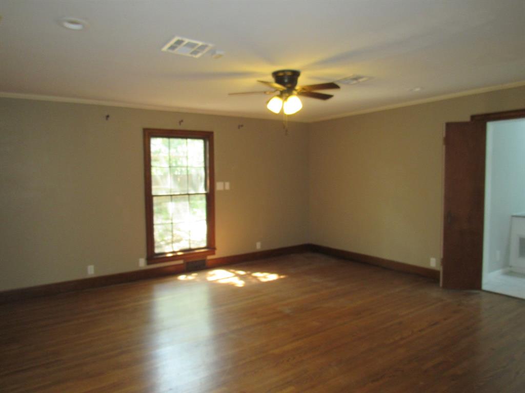 3300 Oakridge Lane Property Photo 8