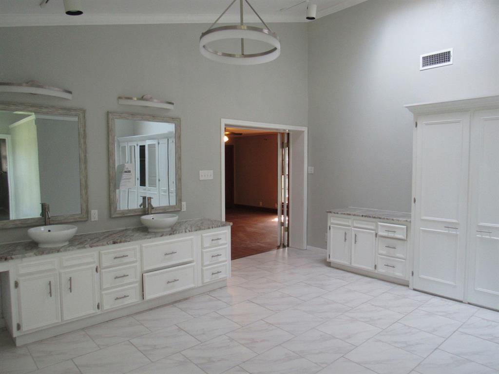 3300 Oakridge Lane Property Photo 15