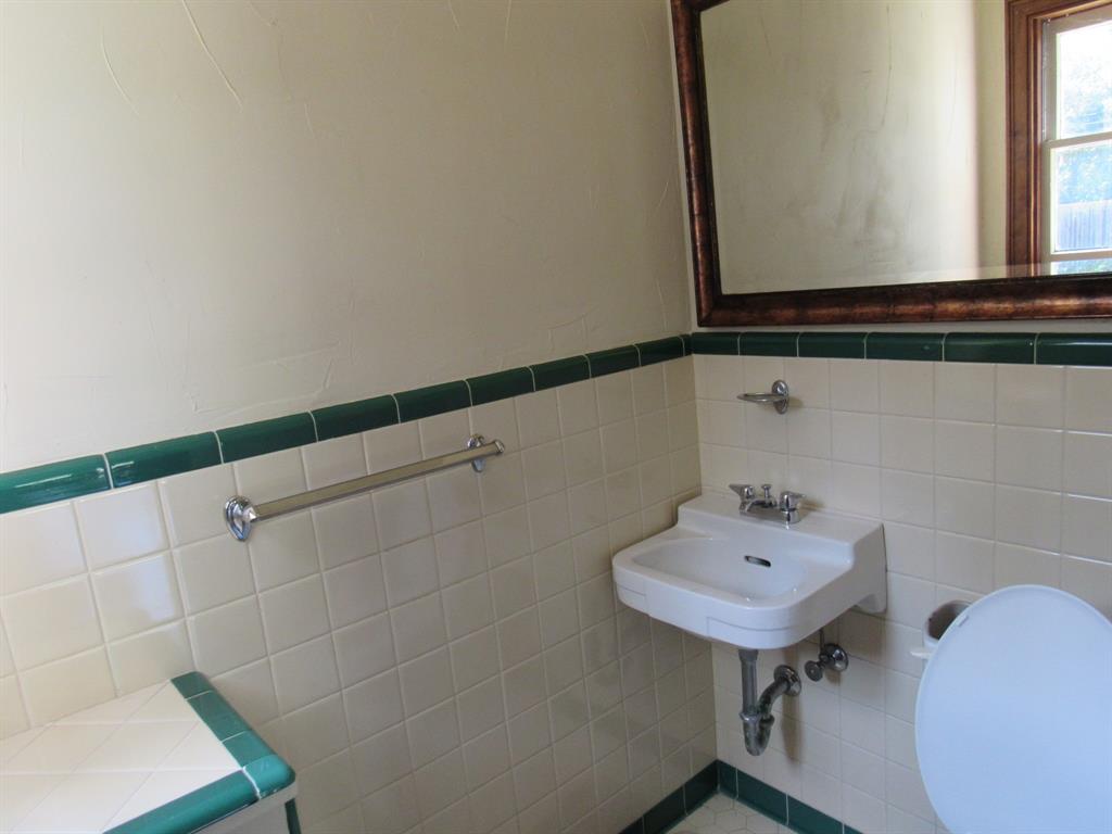 3300 Oakridge Lane Property Photo 20