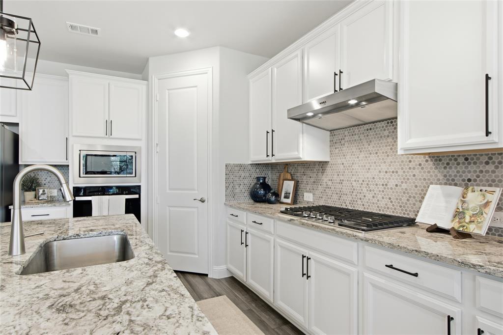 2724 Acadia Drive Property Photo 4