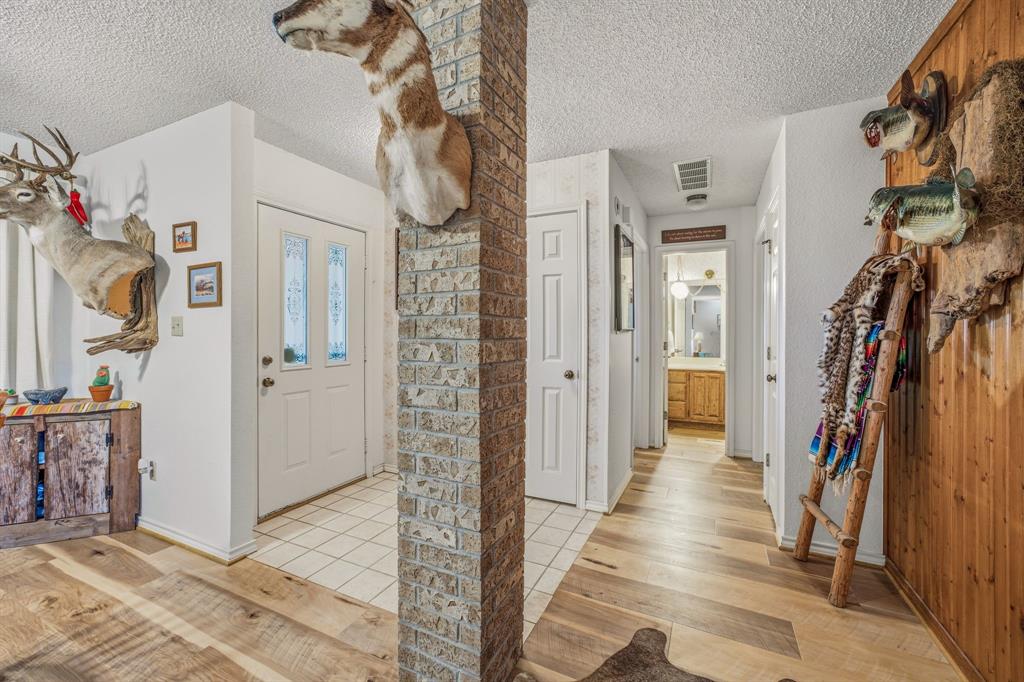 4527 S Keller Road Property Photo 4