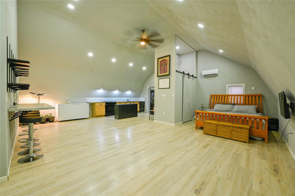2275 County Road 4185 Property Photo 4